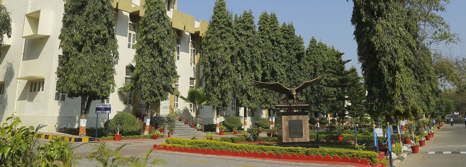 The main block and the eagle statue at HPS Ramanthapur